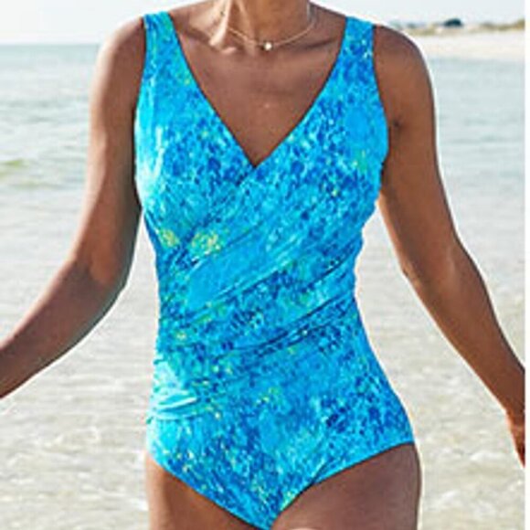LL Bean Shaping One Piece V-Neck Swimwear Tank Suit with Ruching (Size 8 Reg) - Picture 12 of 13